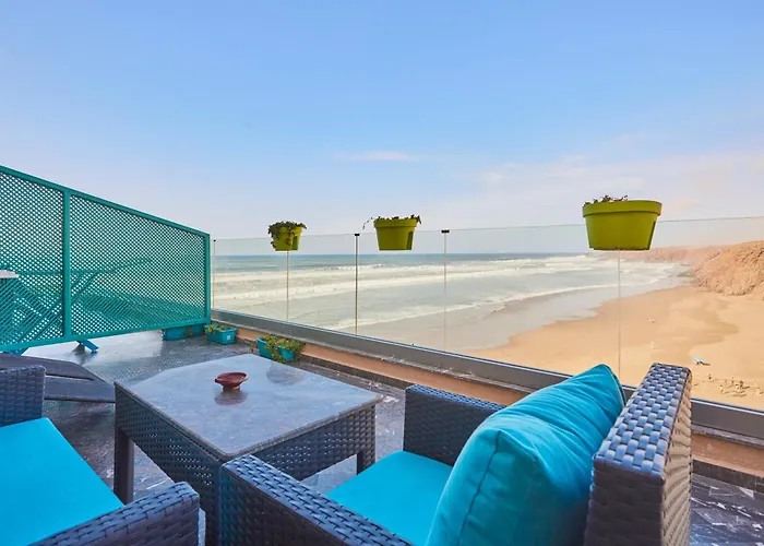Surf And Fun Beachfront Stay With Balcony