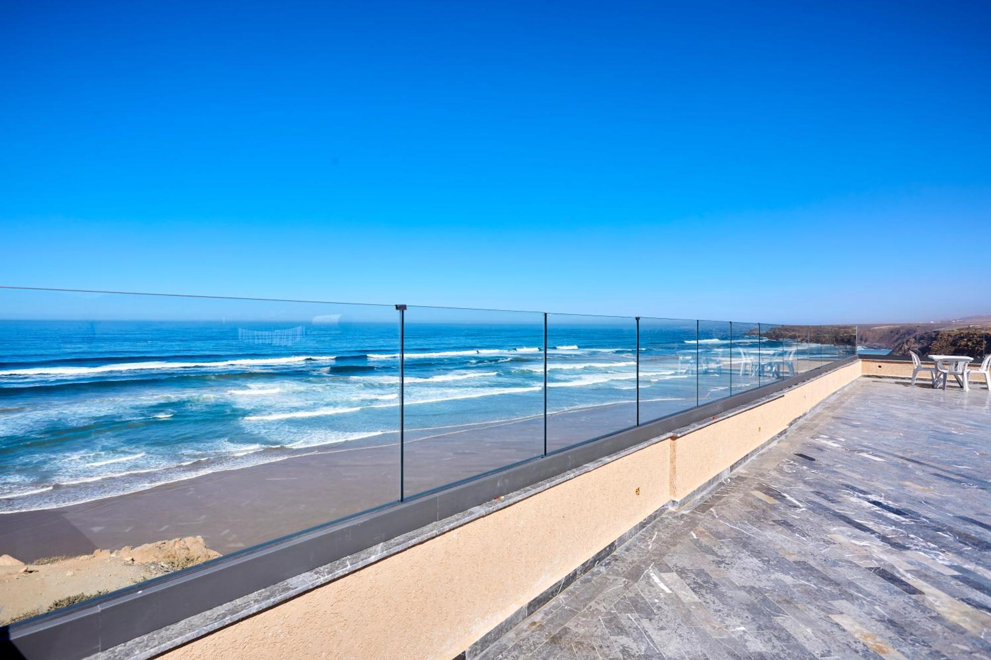 Surf And Fun Beachfront With Balcony Apartment *