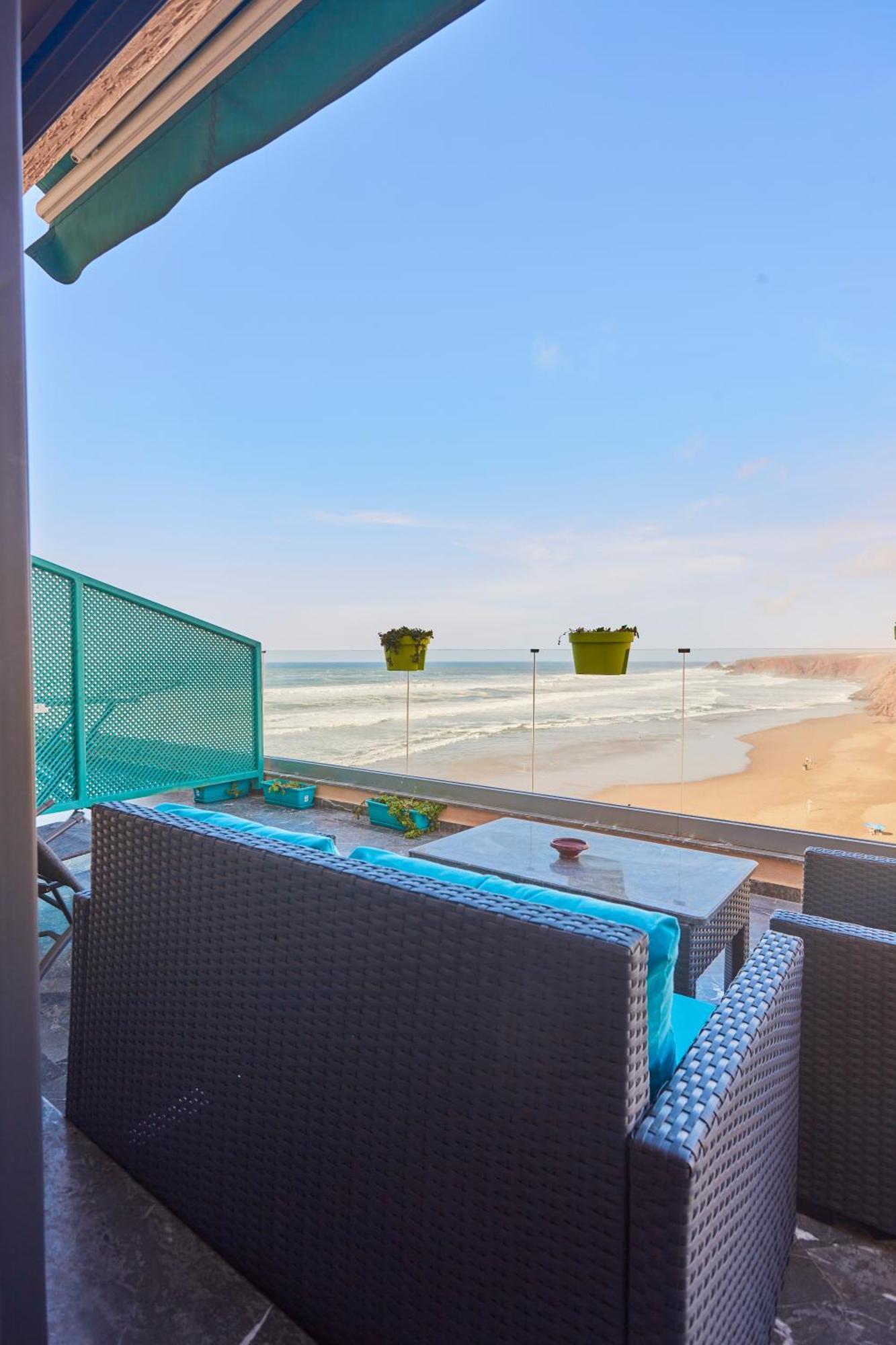 Surf And Fun Beachfront With Balcony *
